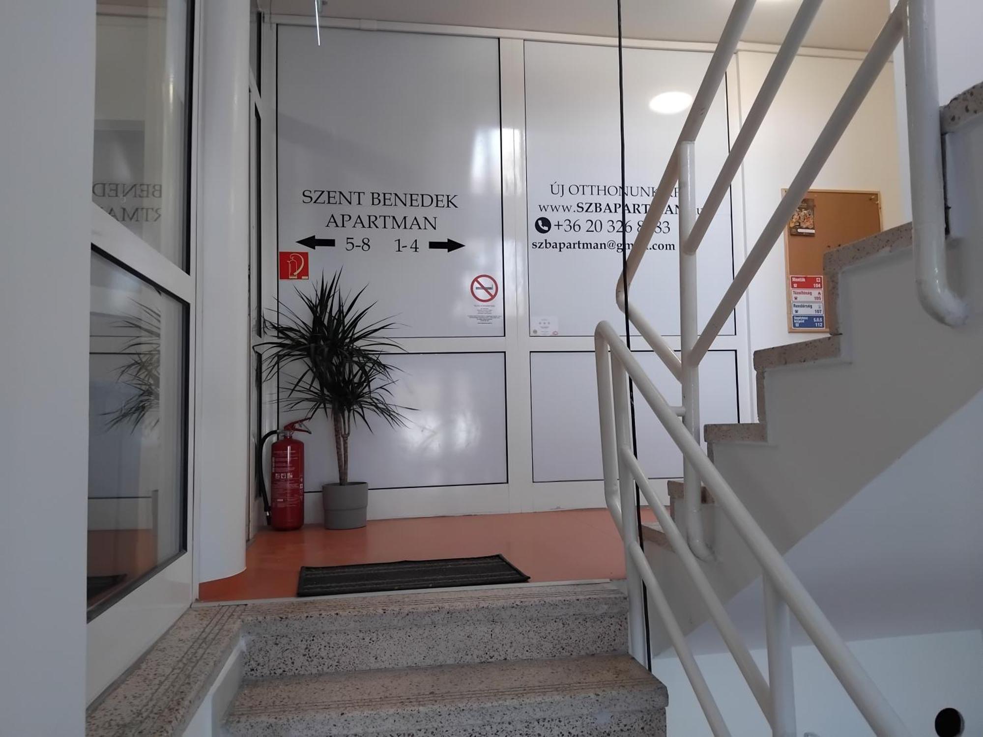 Szent Benedek Apartman Διαμέρισμα Fot Εξωτερικό φωτογραφία
